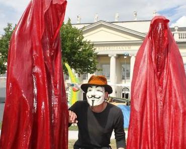 Hope occupy Kassel Documenta show, Time guards art sculpture Manfred Kielnhofer