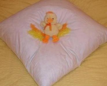 Kissenfüllung mit echten natürlichen Gänse- und Entenfedern von der greenandco.de GmbH