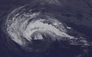 Tropensturm NADINE parkt fast vor den Azoren - mehr Sturmwarnung aktiviert