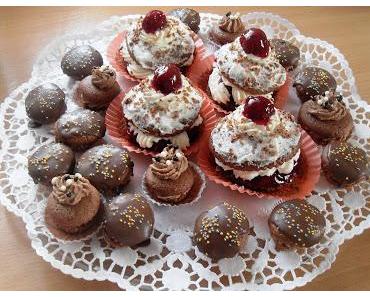 (fast) zuckerfreie Mini-Cupcakes & Cupcakes "schwarzwälder Kirsch"