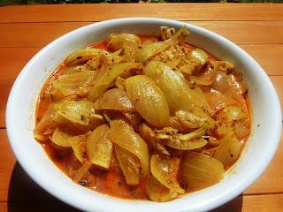 Scharfes Zwiebelcurry / Spicy Onion Curry  – Kande Ki Sabzi (Rajasthan)