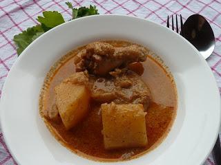 Gaeng Massaman Gai - Massaman Curry mit Huhn / Massaman Curry with Chicken