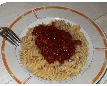 Tomatensauce mit frischen Kräutern
