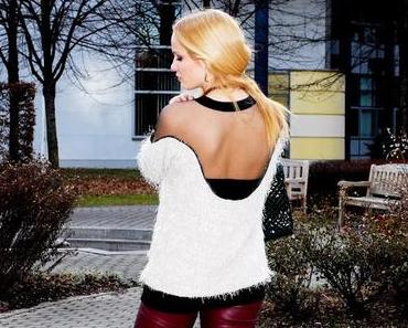 to go: Transparent cozy sweater with leather pants