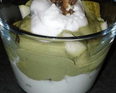 Matcha-Birne-Kokos-Joghurt Dessert