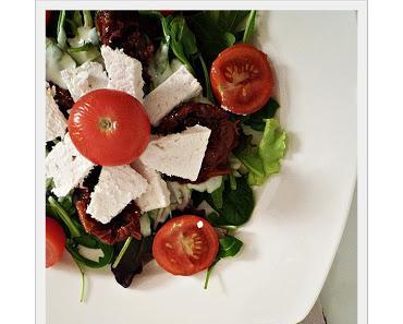 Salat mit Joghurt-Honig-Dressing