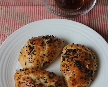 Walnuss-Käse-Teigtasche / Cevizli Peynirli Pogaca