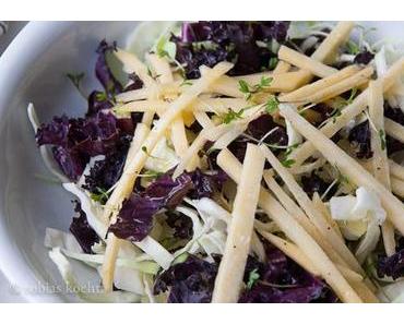 Wintersalat mit Steckrübe, Kohl und Kresse dazu Limettendressing