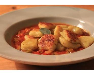 Kräuter-Gnocchi mit Gemüsesoße