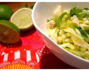 Limetten-Chili-Spitzkohl-Salat mit Mango und Cashews