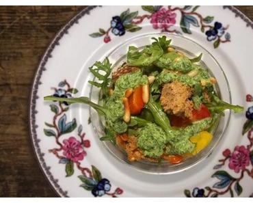 Sommer Panzanella mit Zitronen-Pesto-Dressing