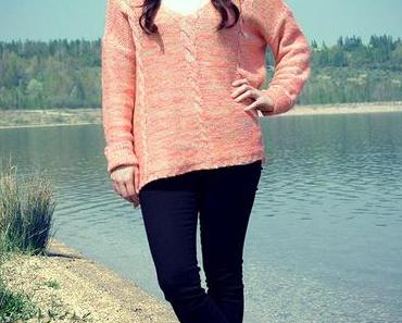 Outfit: Neon Sweater meets Black Jeans