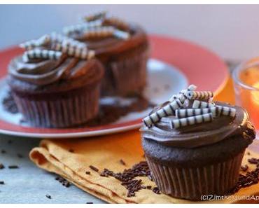 Machen glücklich - Schoko-Cupcakes mit Schokoladen-Frosting