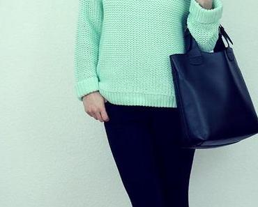 Outfit: Mint Sweater meets Black Jeans