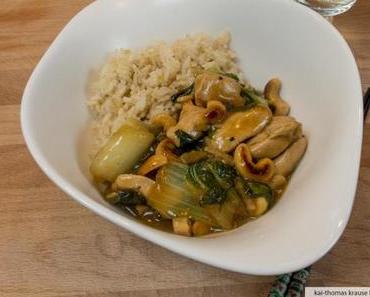 Hühnchen mit Pak Choi und Cashew Nüssen