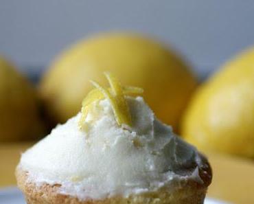 Wenn sie schon nicht scheint, dann wenigstens etwas Sonne für den Bauch: Zitronen-Cupcakes