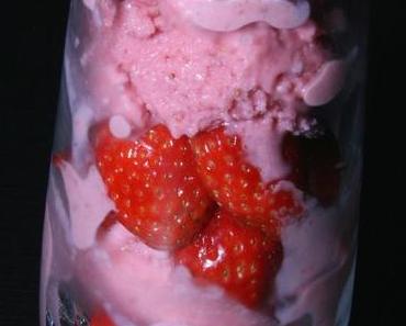 Ice, Baby, Ice! – Veganes Erdbeereis in der Eismaschine selbst gemacht