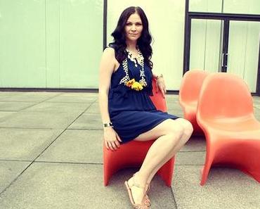 Auf der Modewoche in Mitternachtsblau