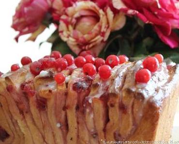 Pull-apart Cake mit Johannisbeerenkoniftüre aus dem neunen Lecker Bakery 2013/3