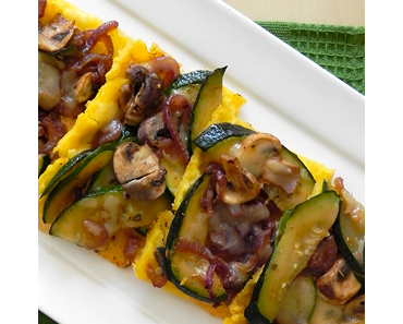 Polenta-Pizza glutenfrei m. Zucchini, Champions & Speck
