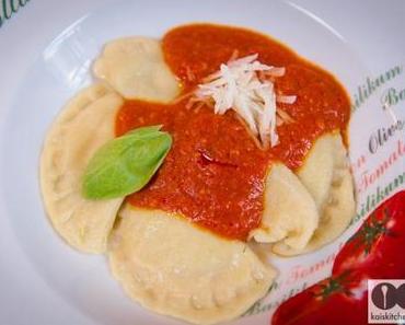 Ravioli mit Tomaten-Ruccola Füllung