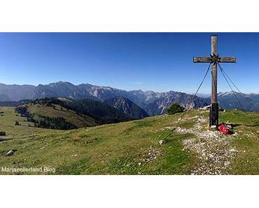 Zeller Staritzen (1619 m) mit toller Aussicht beim Gipfelkreuz