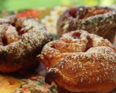 Sonntags ist Kaffeezeit: Köstliche Birnen- Holunder - Schnecken