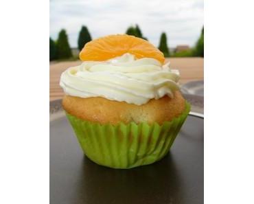 Mandarinen Cupcakes mit einem Buttercreme Topping