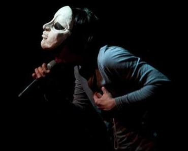 Berlinspiriert Kunst: Theatergruppe LADY BIRD während des FESTIVAL OF LIGHTS zu Gast