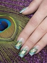 Smaragdgrün ist die Trendfarbe 2013 für Kosmetik und Nagellack