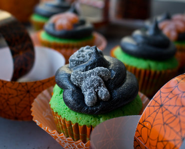 Zu Halloween gehören giftgrüne Cupcakes...