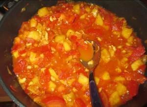 Tomaten-Mango-Chutney mit Reis