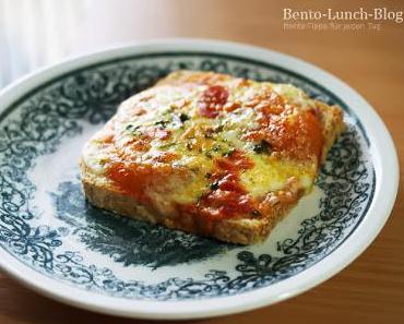 Rezept: Saftiger überbackener Tomaten-Mozzarella-Toast