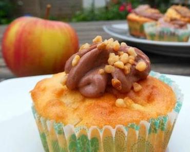 Apfel-Vanille-Cupcakes mit Schokocreme-Topping und Haselnusskrokant