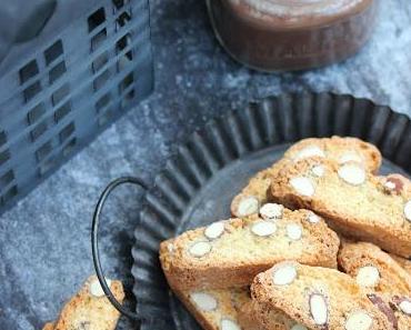 ✩ Orangen Cantuccini kredenzt mit einer heißen Schokolade & versüßt mit einer  Himbeer - Cream,