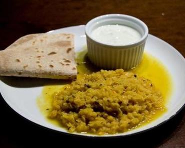 Chapati mit Dal und Gurken-Dip