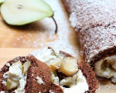 Arktische Biskuitrolle mit Birnenfülle oder Birnen wohin man schaut