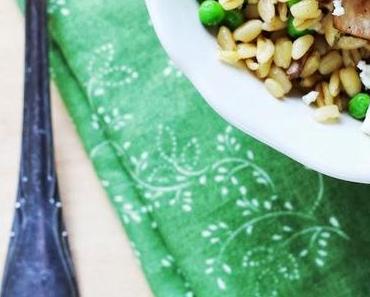 Weizensalat mit Champignons, Schafskäse & Erbsen.
