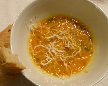 Geröstete Tomaten-Karotten-Suppe mit Rosmarinstangerl