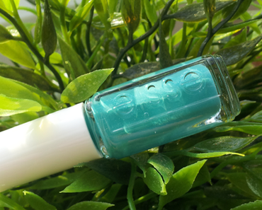 Essie – naughty nautical (mini)