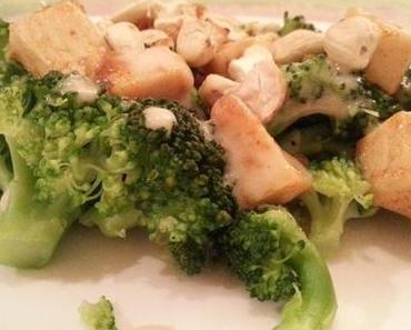 Brokkoli-Pfanne mit Nüssen