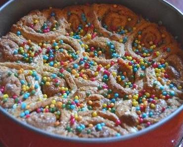 Dafür ist man nie zu alt: Bunte Birthday Cinnamon Rolls