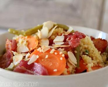 Couscoussalat mit fruchtigen Möhren, Bacon und Bohnen *
