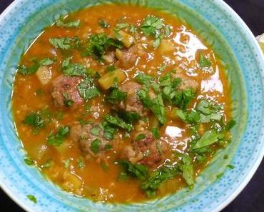 Herzhafte Suppe mit Freekeh und Fleischbällchen
