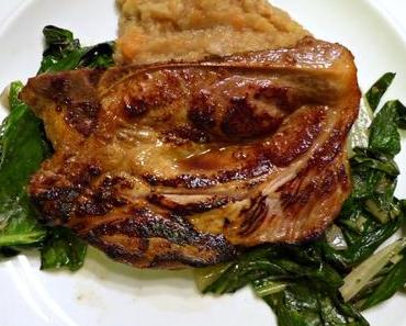 Oolong-marinierte Schweinekottelets mit Wurzelgemüsestampf und Mangold  – Wintersoulfood für Dorothée