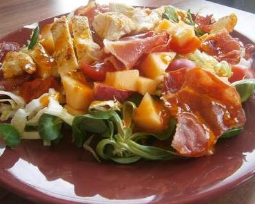 Salat mit Hühnerfilet, Serrano Schinken und Zuckermelone