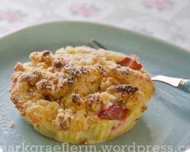 Ideen für’s Osterbrunch: Rhabarber-Streusel-Törtchen mit Marzipan