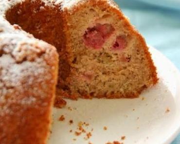 Rhabarberkuchen mit Haselnüssen