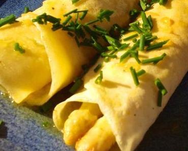 Pfannkuchen mit Spargel im Orangen-Honigsud gegart