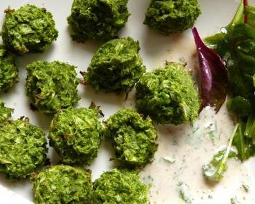 Grüne Erbsenbällchen mit Koriander-Joghurtsauce